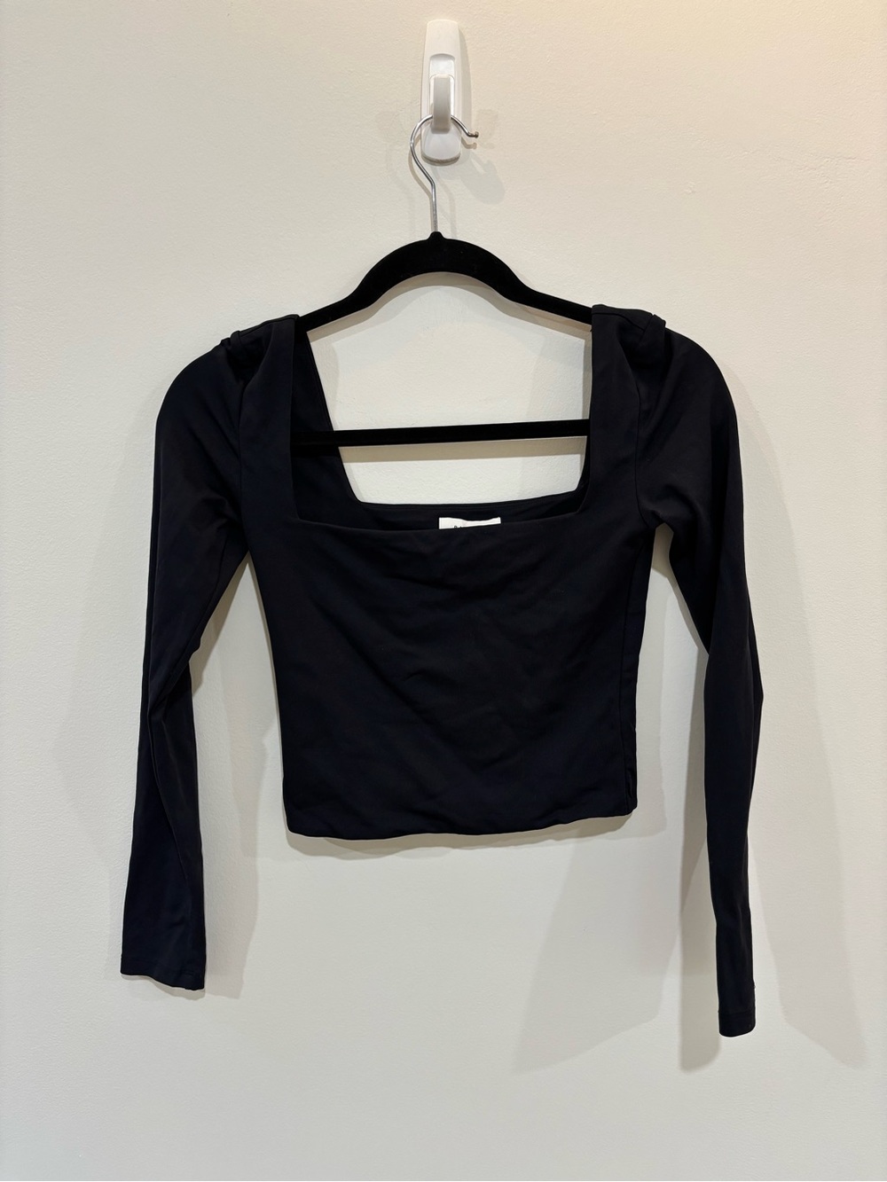 Aritzia Babaton Square Neck Long Sleeve Crop Contour Top